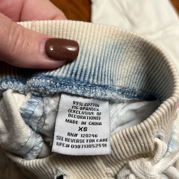 Wallflower Cream and Blue Distressed‎ Jeggings - Picture 4 of 6